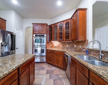 924 Brentwood Drive - Photo Thumbnail 25
