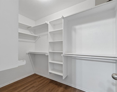 204 John Rausch Lane - Photo Thumbnail 21