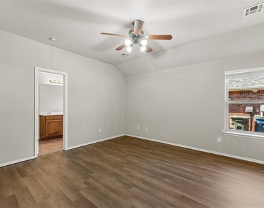 204 John Rausch Lane - Photo Thumbnail 15