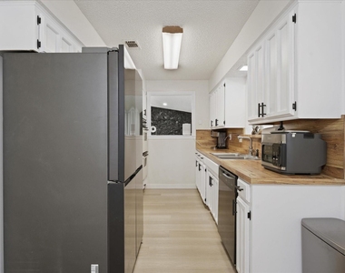4609 Rockland Drive - Photo Thumbnail 10