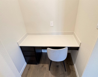 9813 Gray Barrel Drive - Photo Thumbnail 6