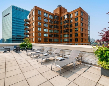 340 East 34th Street - Photo Thumbnail 6