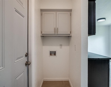221 W Wayne Street - Photo Thumbnail 38