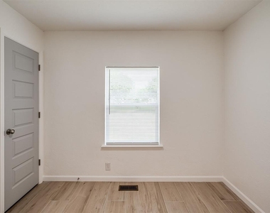 221 W Wayne Street - Photo Thumbnail 30