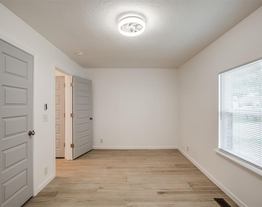 221 W Wayne Street - Photo Thumbnail 24