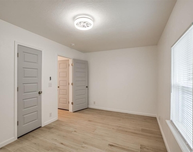 221 W Wayne Street - Photo Thumbnail 25