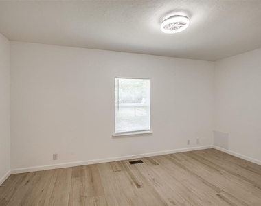 221 W Wayne Street - Photo Thumbnail 19