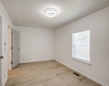 221 W Wayne Street - Photo Thumbnail 23