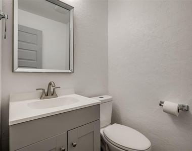 221 W Wayne Street - Photo Thumbnail 27