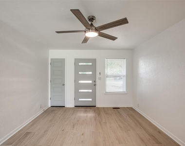 221 W Wayne Street - Photo Thumbnail 8
