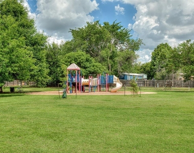 221 W Wayne Street - Photo Thumbnail 42