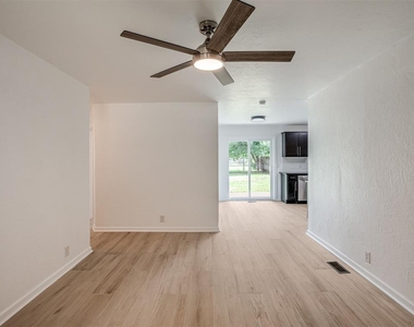 221 W Wayne Street - Photo Thumbnail 6