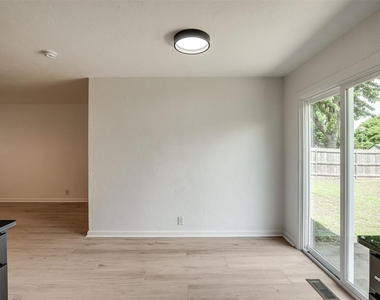221 W Wayne Street - Photo Thumbnail 12