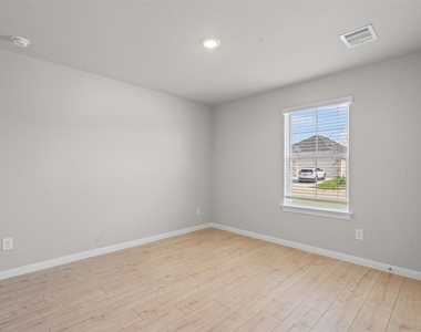17136 Sabino Drive - Photo Thumbnail 4