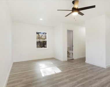 450 Hickory Street - Photo Thumbnail 20