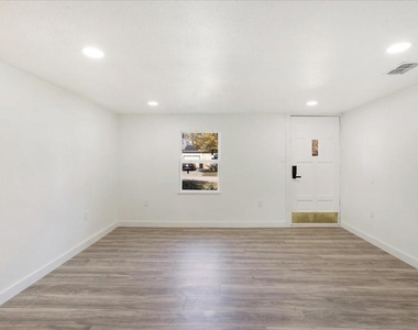 450 Hickory Street - Photo Thumbnail 6