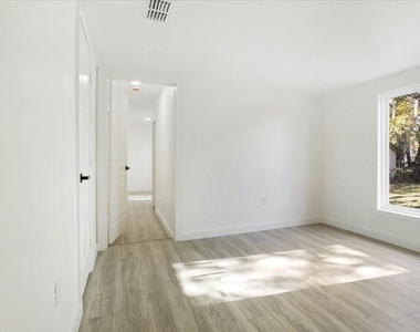 450 Hickory Street - Photo Thumbnail 18