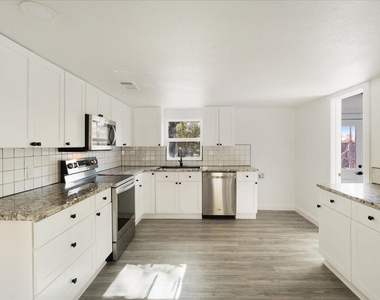 450 Hickory Street - Photo Thumbnail 7