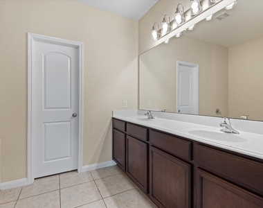 5055 Royal Springs Drive - Photo Thumbnail 5