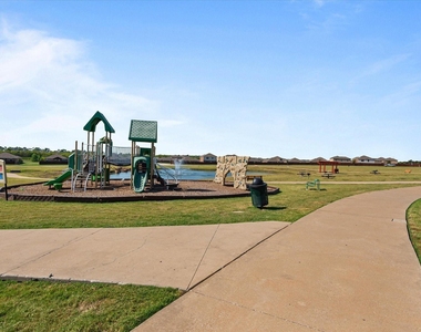 5055 Royal Springs Drive - Photo Thumbnail 12