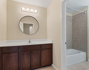 5055 Royal Springs Drive - Photo Thumbnail 8