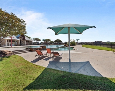 5055 Royal Springs Drive - Photo Thumbnail 13