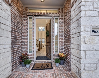 9633 Croswell Street - Photo Thumbnail 2