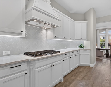 9633 Croswell Street - Photo Thumbnail 9
