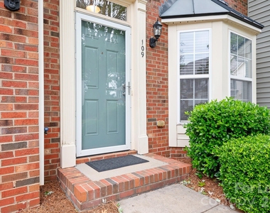 109 Kase Court - Photo Thumbnail 3
