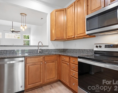 109 Kase Court - Photo Thumbnail 8