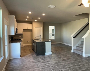 3124 Lucia Way - Photo Thumbnail 1