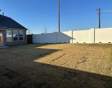 3124 Lucia Way - Photo Thumbnail 7