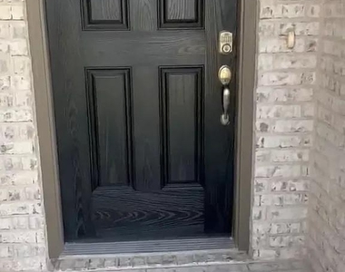 403 Parrino Parkway - Photo Thumbnail 7