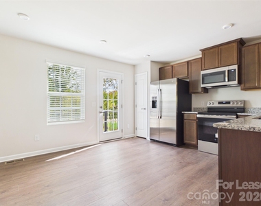 4039 Vallhorn Lane - Photo Thumbnail 5