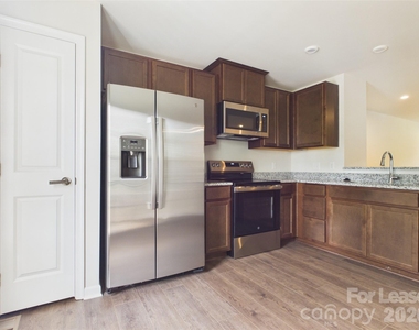 4039 Vallhorn Lane - Photo Thumbnail 4
