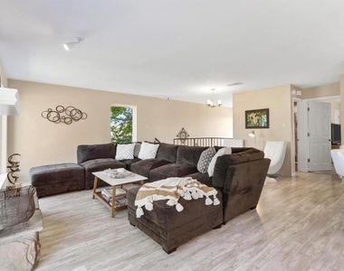 5016 Elms Court - Photo Thumbnail 7