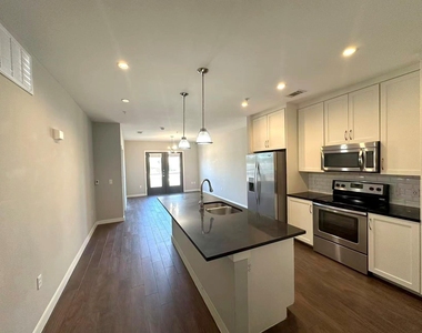5609 Smu Boulevard - Photo Thumbnail 1
