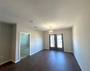 5609 Smu Boulevard - Photo Thumbnail 4