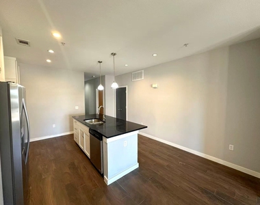 5609 Smu Boulevard - Photo Thumbnail 3