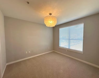 5609 Smu Boulevard - Photo Thumbnail 7
