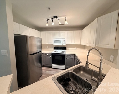 547 Southeast Drive - Photo Thumbnail 12