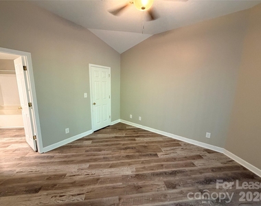 547 Southeast Drive - Photo Thumbnail 21