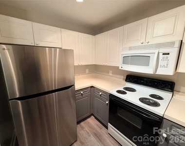 547 Southeast Drive - Photo Thumbnail 13