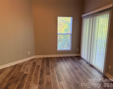 547 Southeast Drive - Photo Thumbnail 24
