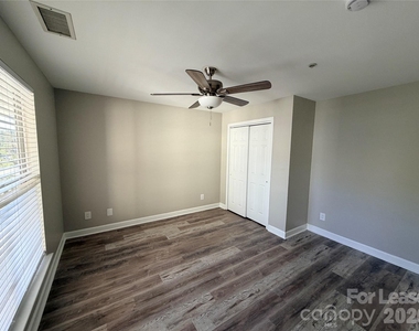 547 Southeast Drive - Photo Thumbnail 8