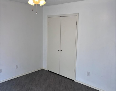 111 Glade Shadow Drive - Photo Thumbnail 9
