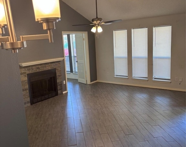 111 Glade Shadow Drive - Photo Thumbnail 2