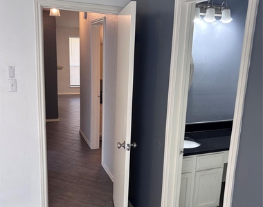 111 Glade Shadow Drive - Photo Thumbnail 8