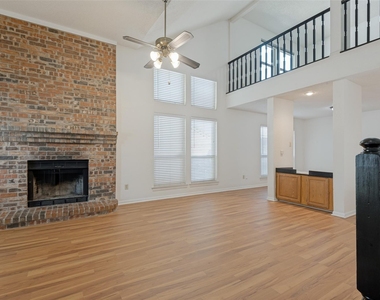 617 Valley Spring Drive - Photo Thumbnail 3