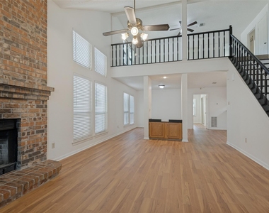 617 Valley Spring Drive - Photo Thumbnail 4
